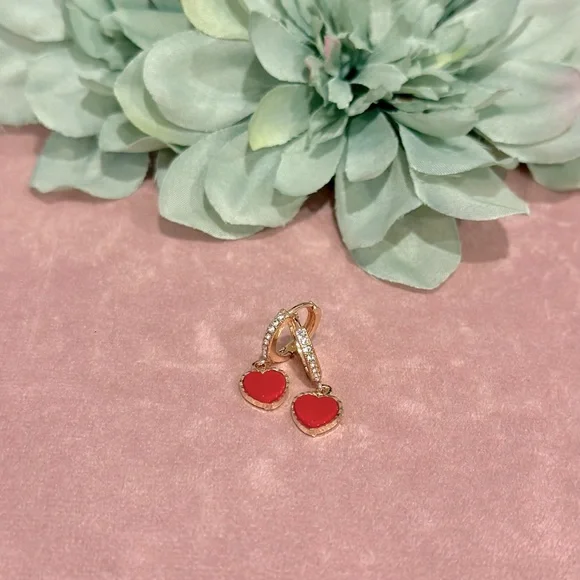 Red rhinestone heart earrings - Picture 1 of 1